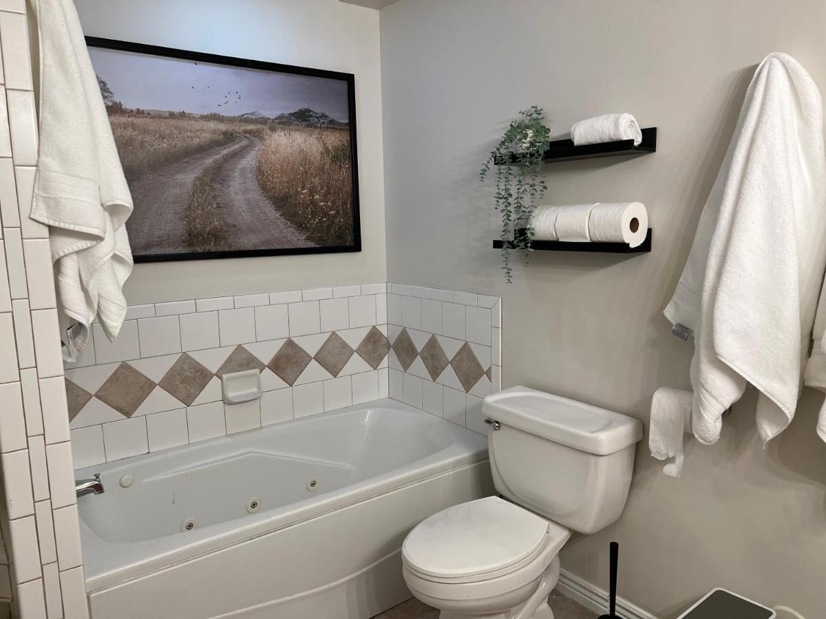 Above Ground Basement Apartment 2 Bedroom 1 B Retreat With Gorgeous View Draper Exterior photo