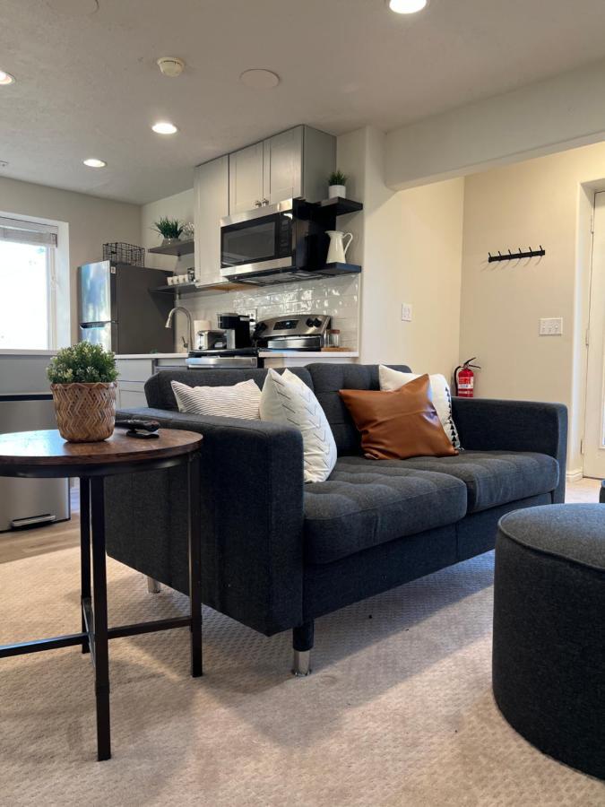 Above Ground Basement Apartment 2 Bedroom 1 B Retreat With Gorgeous View Draper Exterior photo